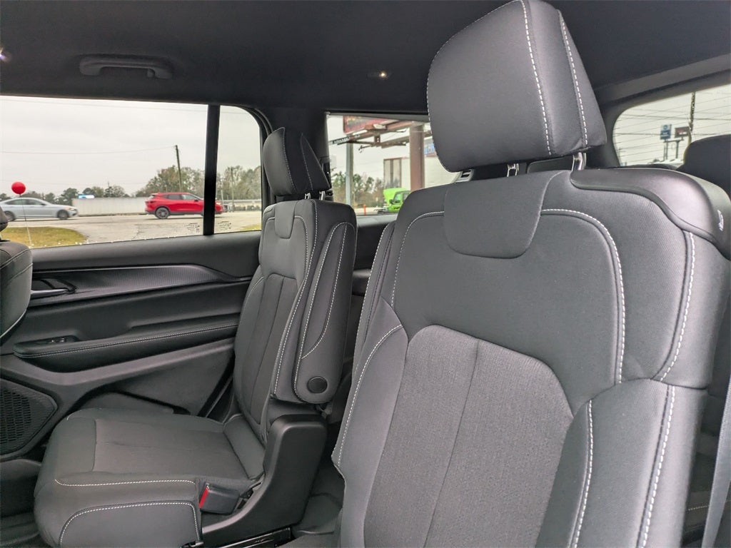 2025 Jeep Grand Cherokee GRAND CHEROKEE L LAREDO 4X2