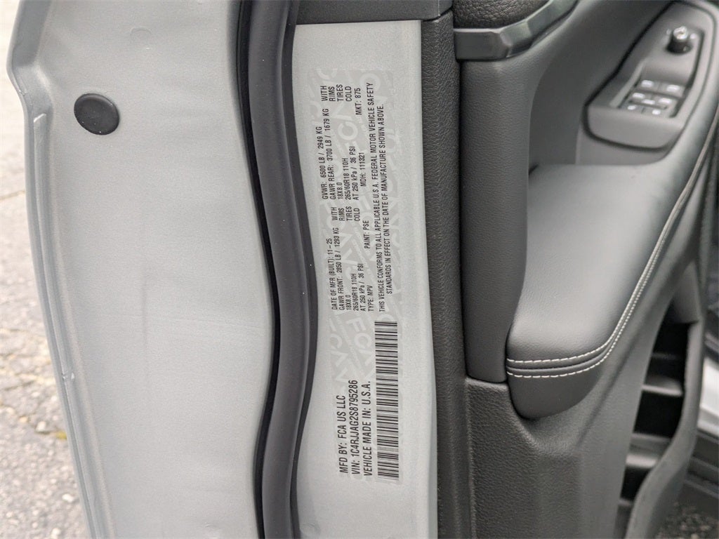 2025 Jeep Grand Cherokee GRAND CHEROKEE L LAREDO 4X2