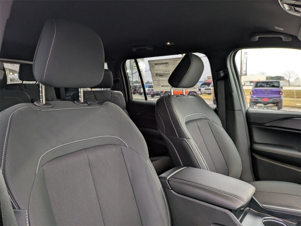 2025 Jeep Grand Cherokee GRAND CHEROKEE L LAREDO 4X2