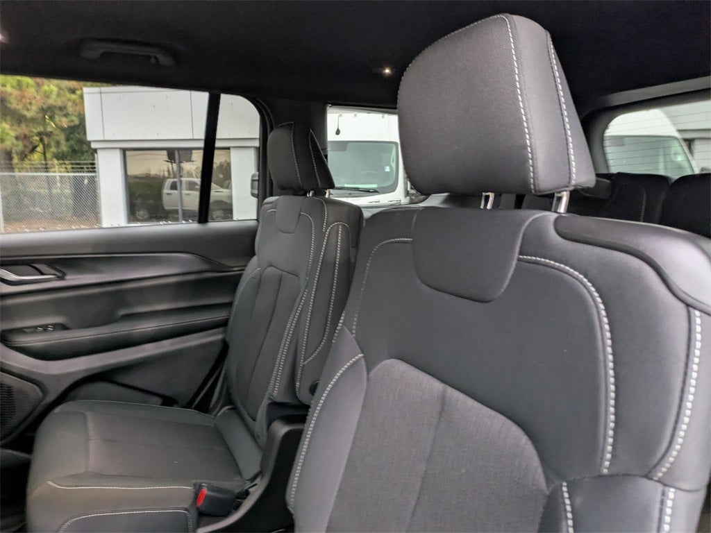 2025 Jeep Grand Cherokee GRAND CHEROKEE L LAREDO 4X2