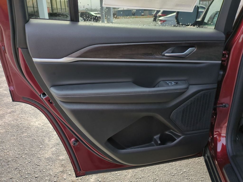 2026 Jeep Grand Cherokee GRAND CHEROKEE L LAREDO ALTITUDE 4X2