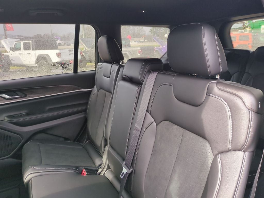 2026 Jeep Grand Cherokee GRAND CHEROKEE L LAREDO ALTITUDE 4X2