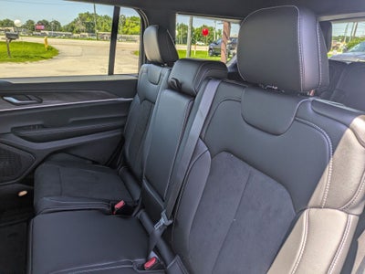 2026 Jeep Grand Cherokee GRAND CHEROKEE L LAREDO ALTITUDE 4X2
