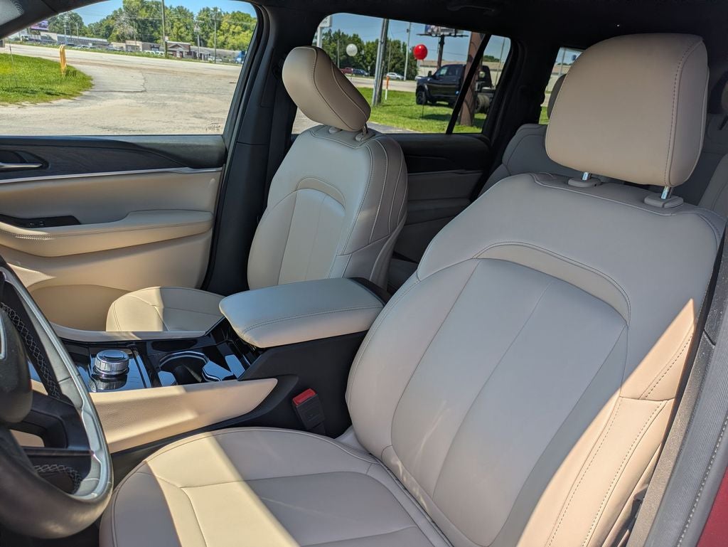 2023 Jeep Grand Cherokee L Limited 4x2