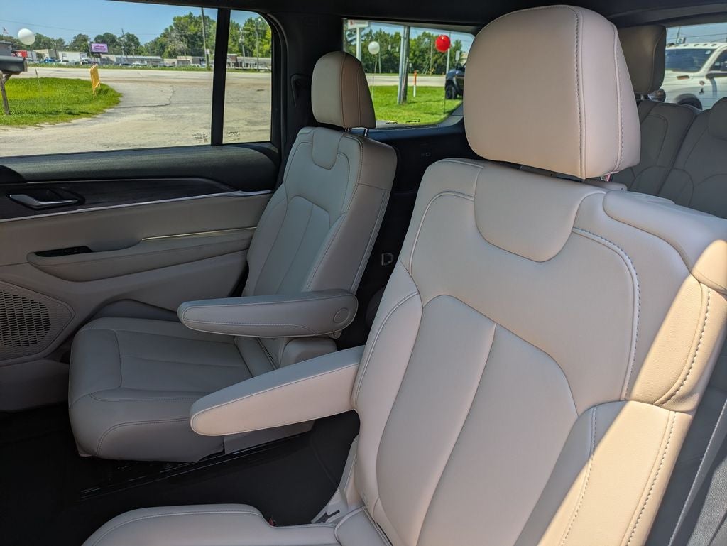 2023 Jeep Grand Cherokee L Limited 4x2