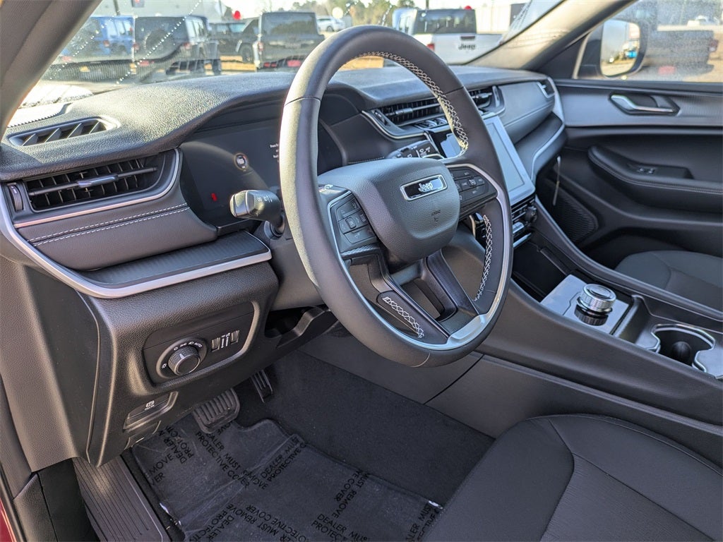 2025 Jeep Grand Cherokee GRAND CHEROKEE L LAREDO X 4X4