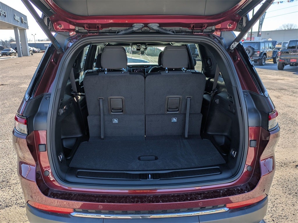 2025 Jeep Grand Cherokee GRAND CHEROKEE L LAREDO X 4X4