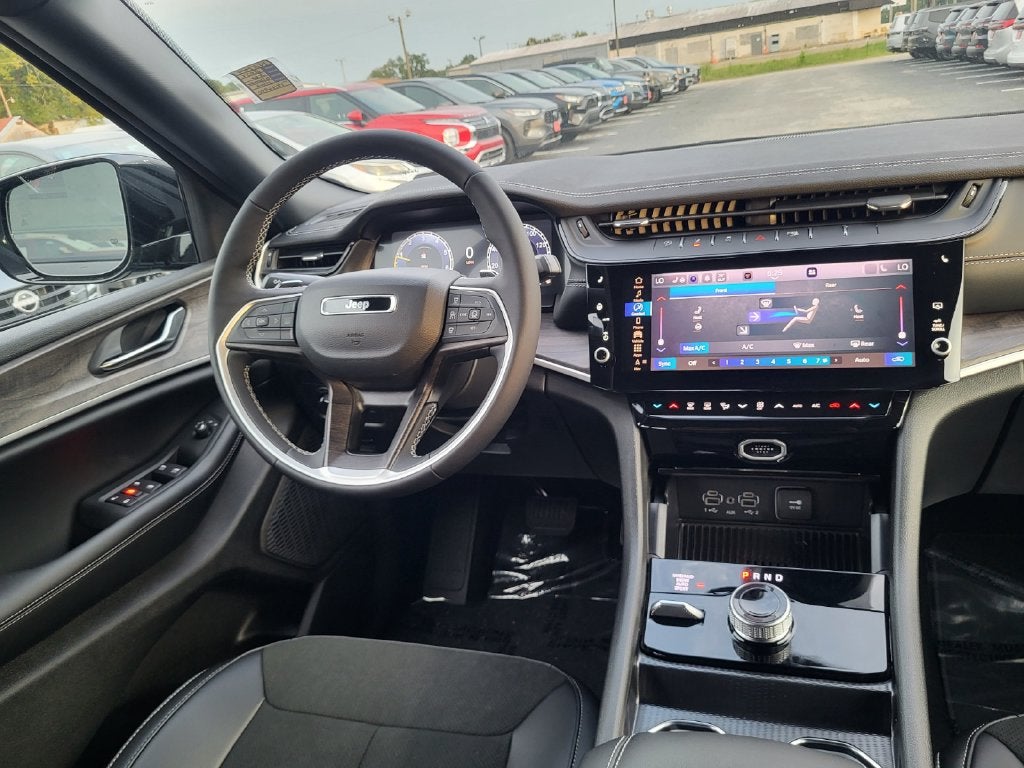2027 Jeep Grand Cherokee GRAND CHEROKEE L LAREDO ALTITUDE 4X4