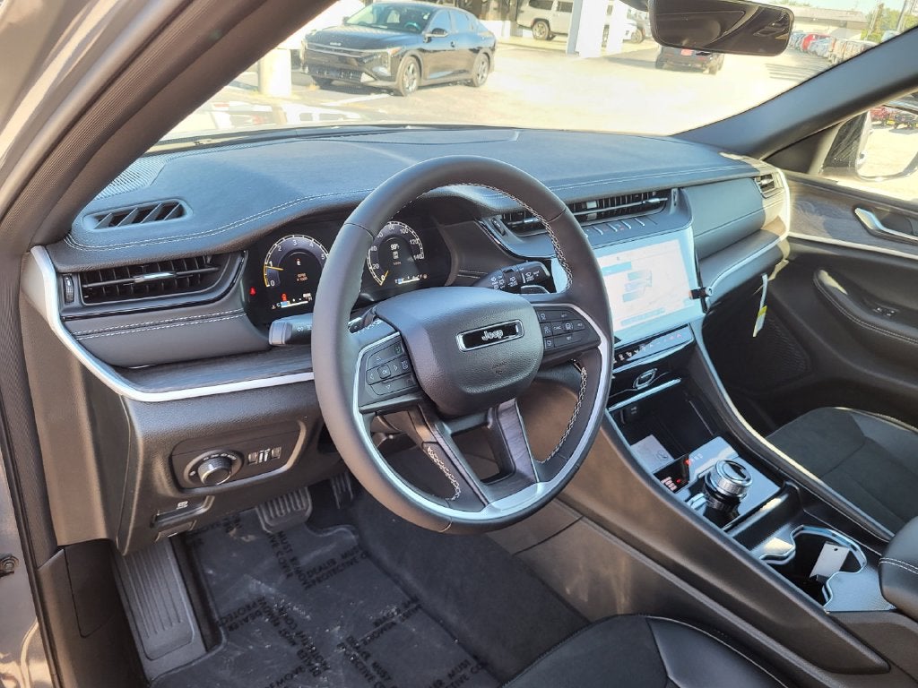 2027 Jeep Grand Cherokee GRAND CHEROKEE L LAREDO ALTITUDE 4X4