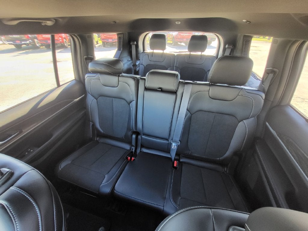 2027 Jeep Grand Cherokee GRAND CHEROKEE L LAREDO ALTITUDE 4X4