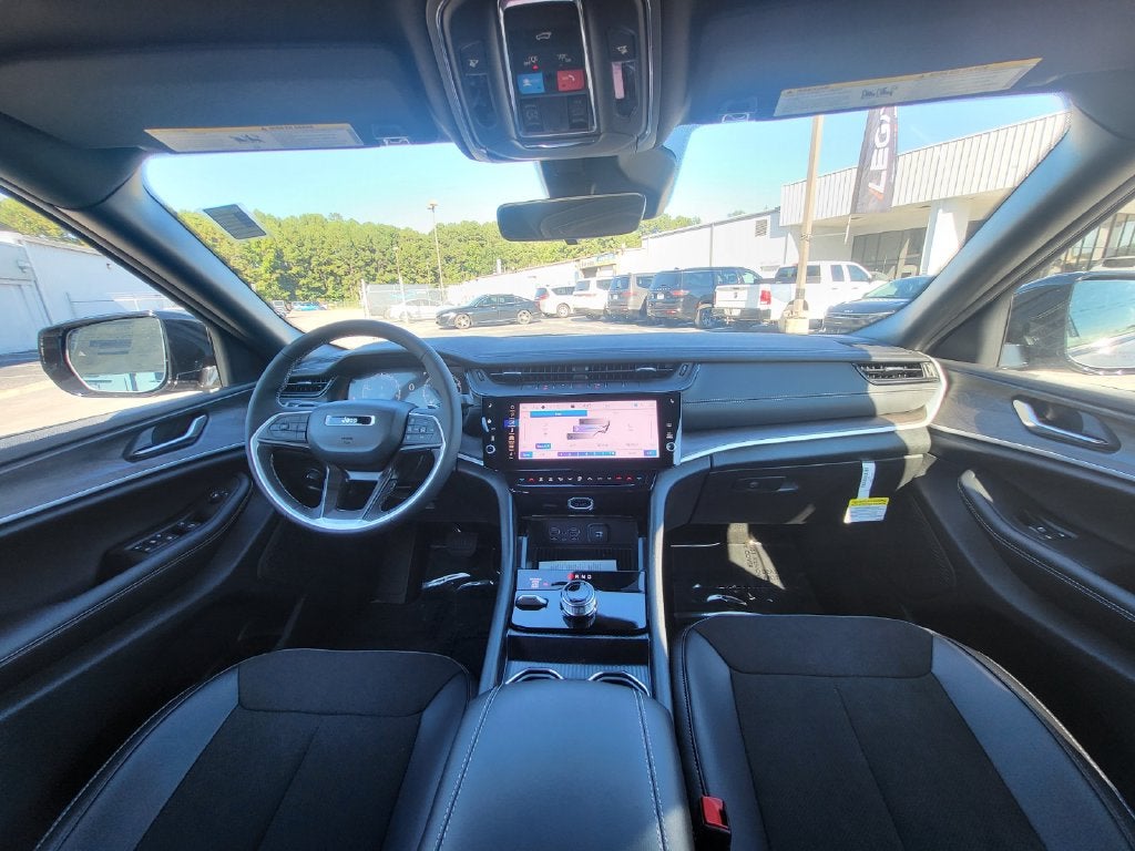 2027 Jeep Grand Cherokee GRAND CHEROKEE L LAREDO ALTITUDE 4X4