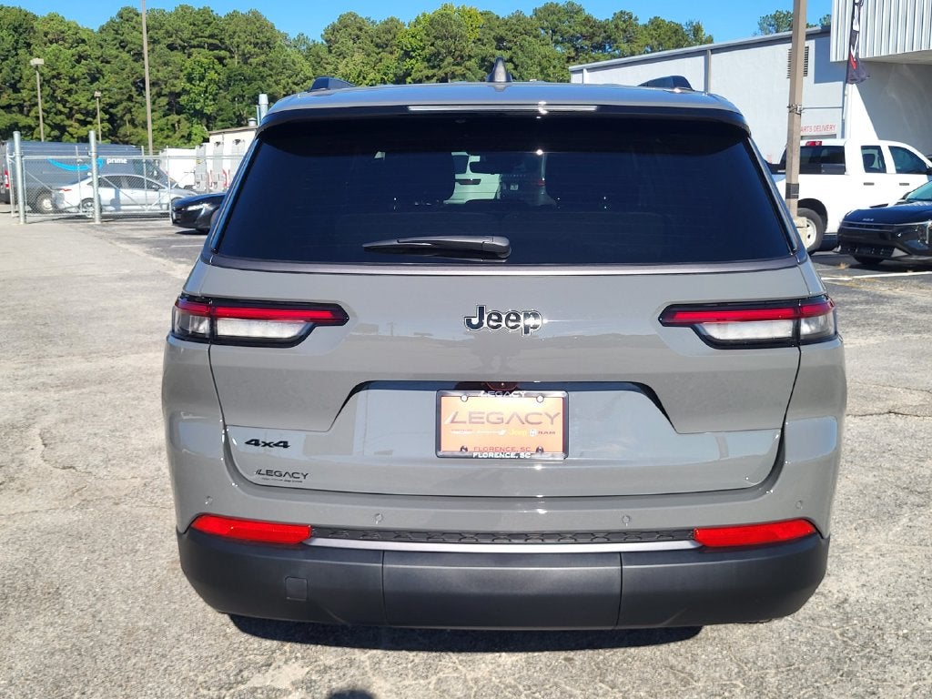 2027 Jeep Grand Cherokee GRAND CHEROKEE L LAREDO ALTITUDE 4X4