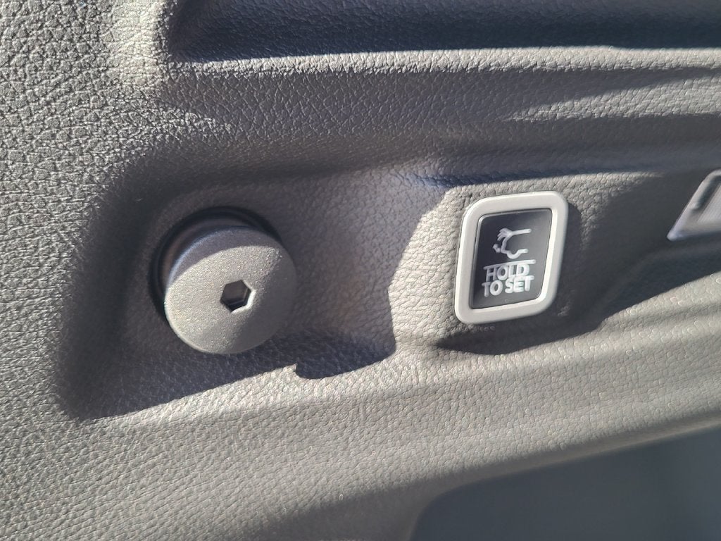 2027 Jeep Grand Cherokee GRAND CHEROKEE L LAREDO ALTITUDE 4X4