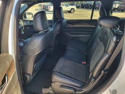2027 Jeep Grand Cherokee GRAND CHEROKEE L LAREDO ALTITUDE 4X4