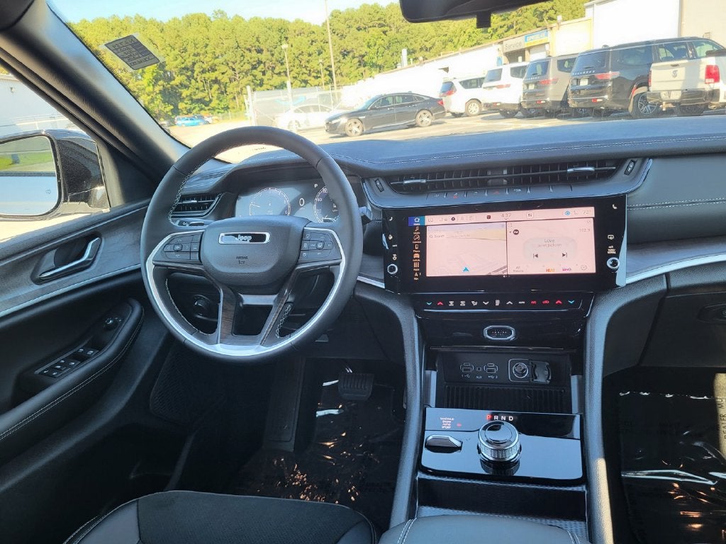 2027 Jeep Grand Cherokee GRAND CHEROKEE L LAREDO ALTITUDE 4X4