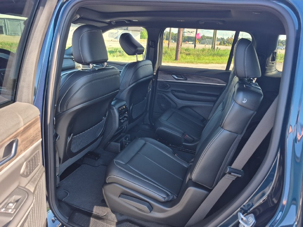 2027 Jeep Grand Cherokee GRAND CHEROKEE L LIMITED 4X4