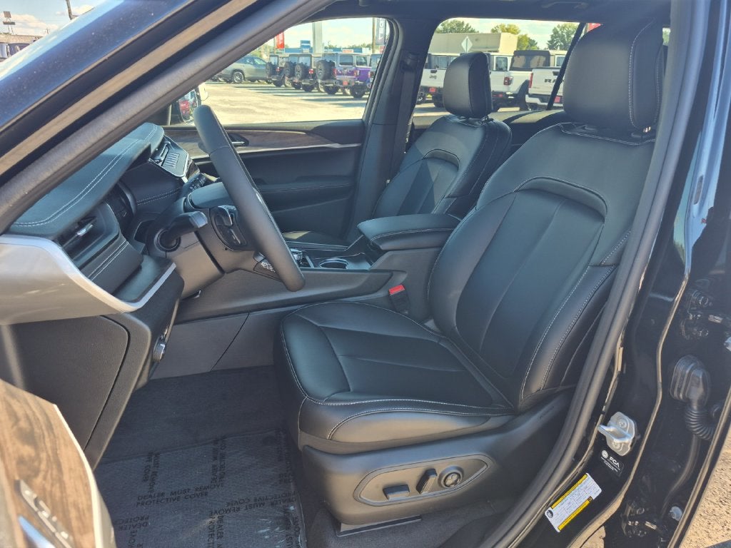 2027 Jeep Grand Cherokee GRAND CHEROKEE L LIMITED 4X4