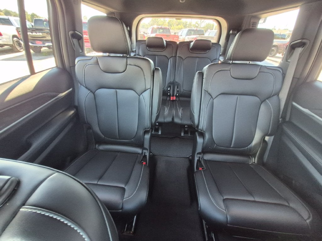 2027 Jeep Grand Cherokee GRAND CHEROKEE L LIMITED 4X4