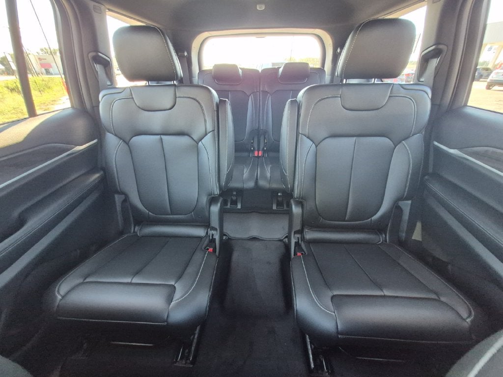 2027 Jeep Grand Cherokee GRAND CHEROKEE L LIMITED 4X4