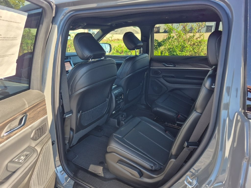2027 Jeep Grand Cherokee GRAND CHEROKEE L LIMITED 4X4