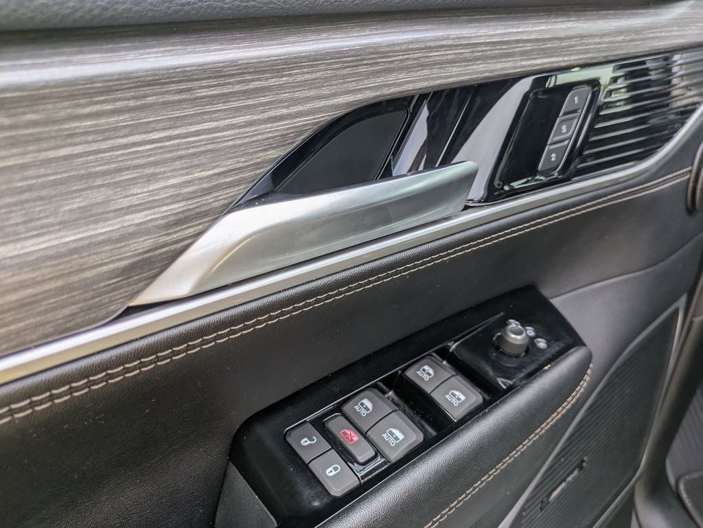 2024 Jeep Wagoneer L Series II 4x2