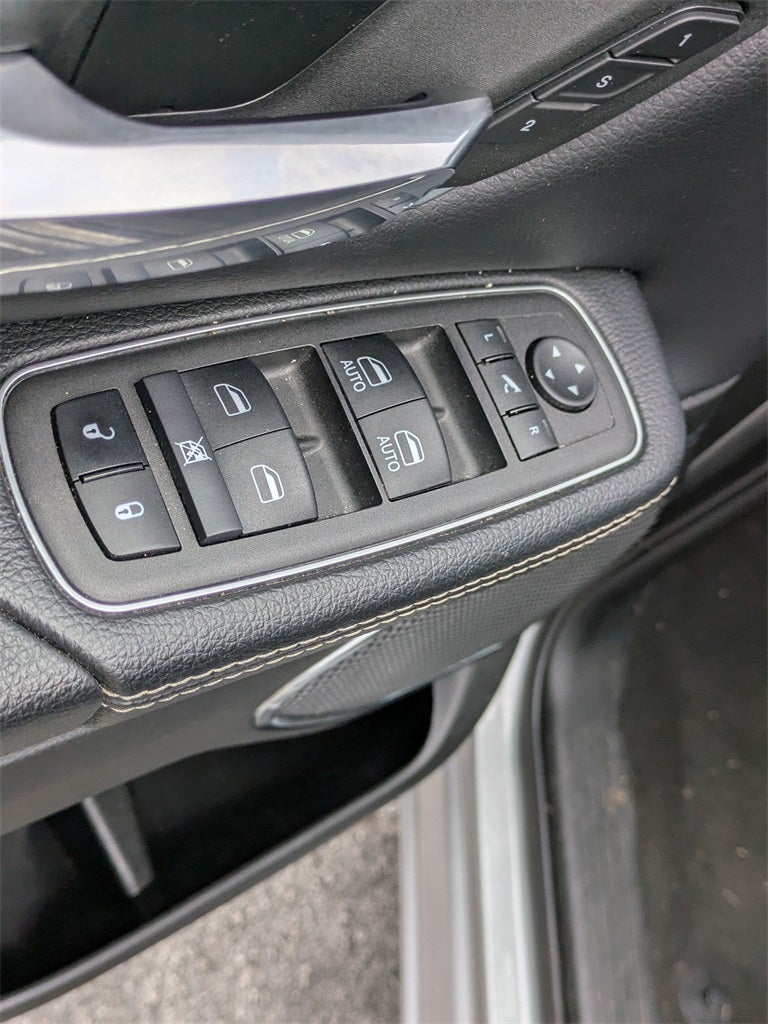 2024 RAM 1500 Laramie Crew Cab 4x2 5'7' Box