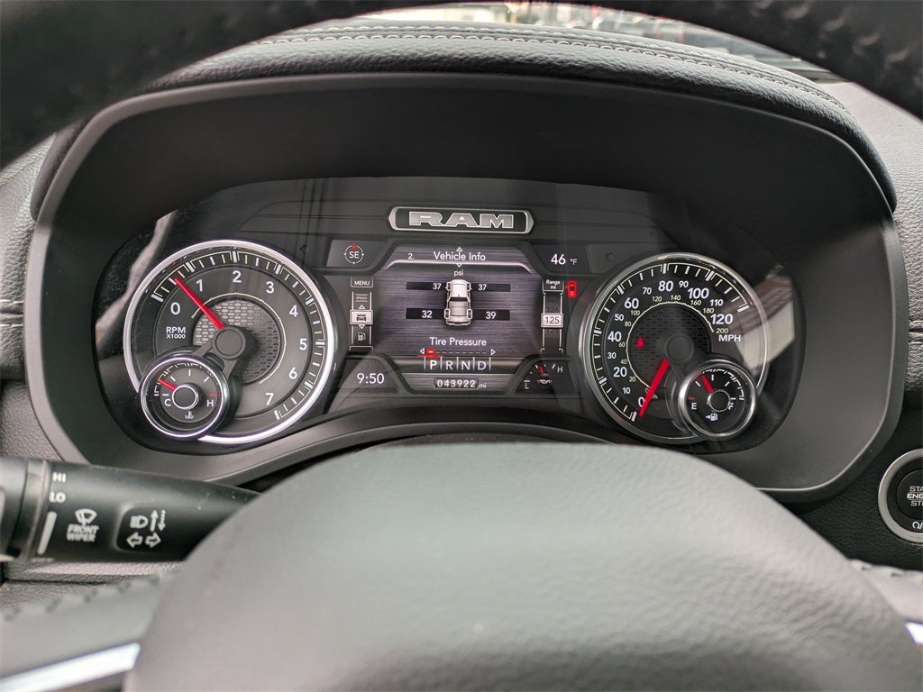 2024 RAM 1500 Laramie Crew Cab 4x2 5'7' Box