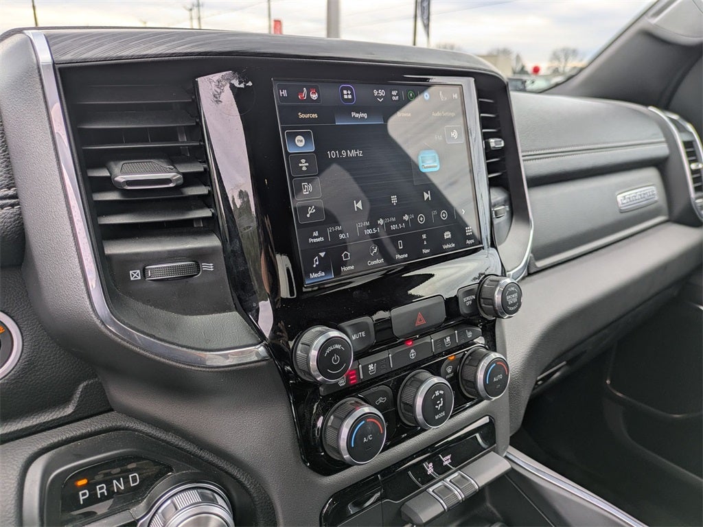 2024 RAM 1500 Laramie Crew Cab 4x2 5'7' Box