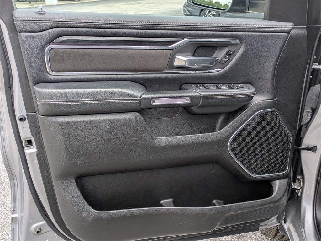 2024 RAM 1500 Laramie Crew Cab 4x2 5'7' Box