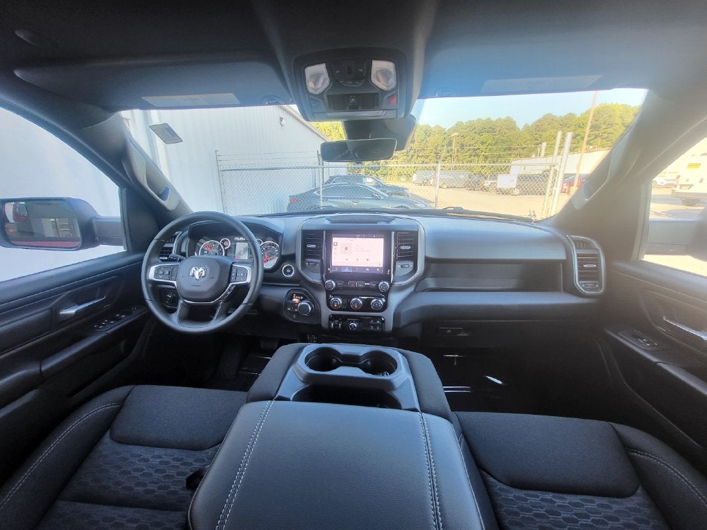 2027 RAM Ram 1500 RAM 1500 TRADESMAN QUAD CAB 4X4 6'4' BOX