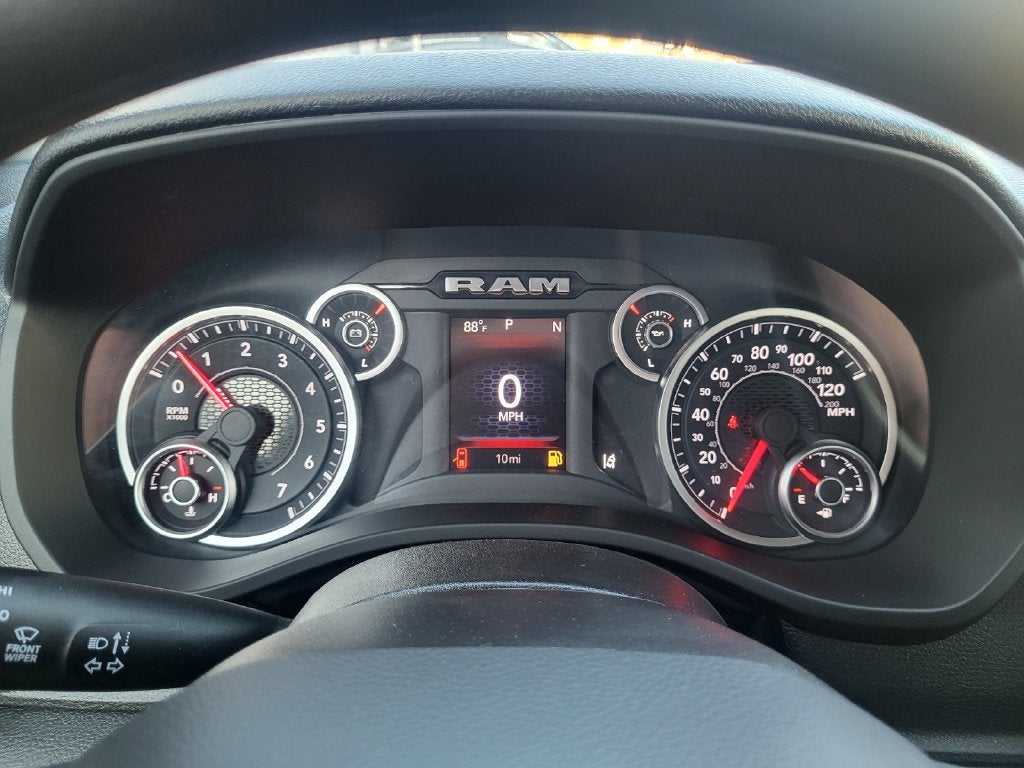 2027 RAM Ram 1500 RAM 1500 TRADESMAN QUAD CAB 4X4 6'4' BOX