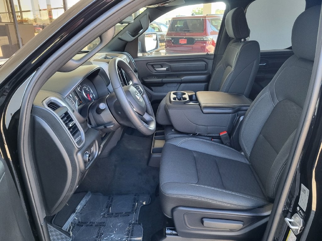 2027 RAM Ram 1500 RAM 1500 TRADESMAN QUAD CAB 4X4 6'4' BOX