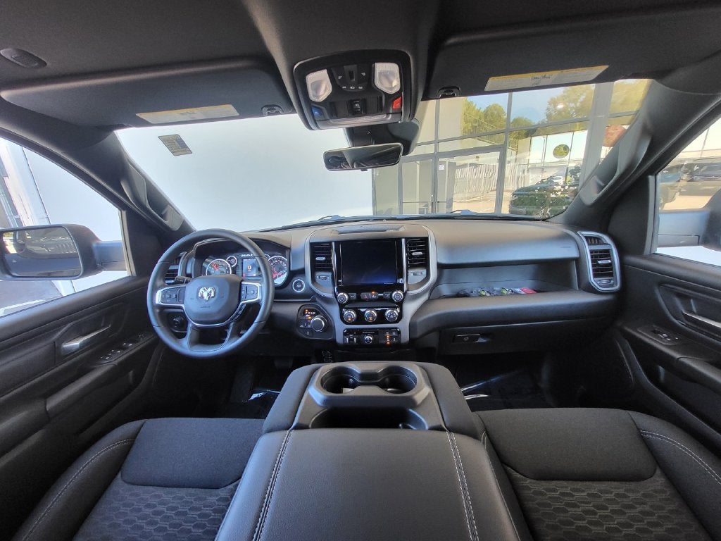 2027 RAM Ram 1500 RAM 1500 TRADESMAN QUAD CAB 4X4 6'4' BOX