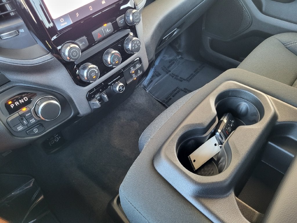 2027 RAM Ram 1500 RAM 1500 TRADESMAN QUAD CAB 4X4 6'4' BOX