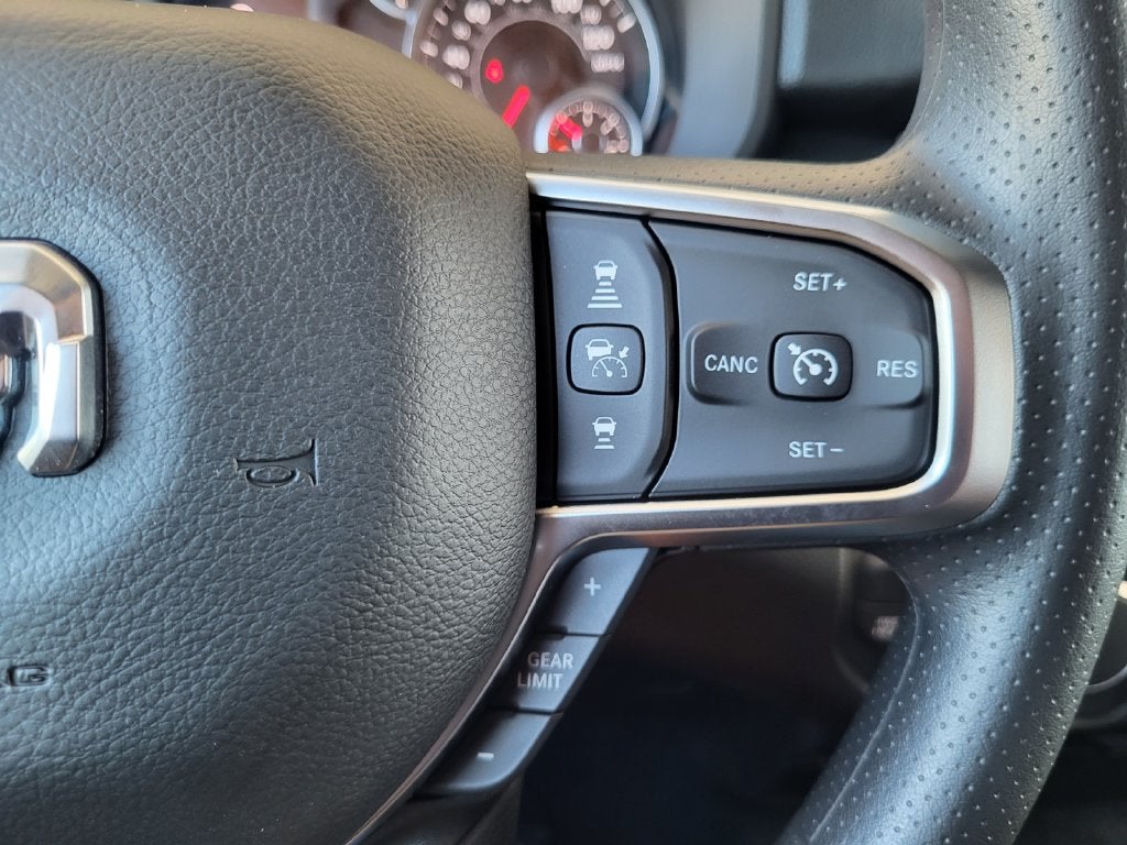 2027 RAM Ram 1500 RAM 1500 TRADESMAN QUAD CAB 4X4 6'4' BOX