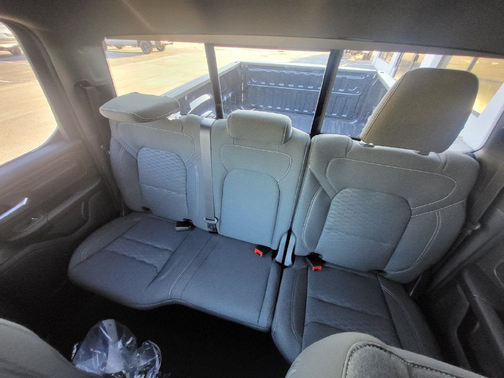 2027 RAM Ram 1500 RAM 1500 TRADESMAN QUAD CAB 4X4 6'4' BOX