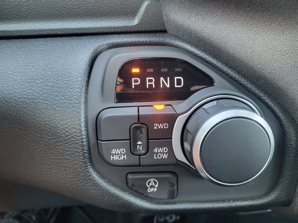 2027 RAM Ram 1500 RAM 1500 TRADESMAN QUAD CAB 4X4 6'4' BOX