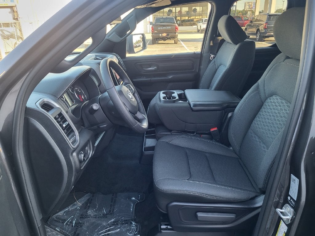 2027 RAM Ram 1500 RAM 1500 TRADESMAN QUAD CAB 4X4 6'4' BOX