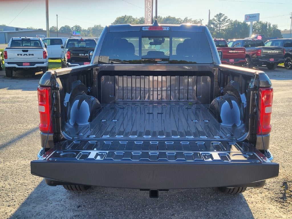 2027 RAM Ram 1500 RAM 1500 TRADESMAN QUAD CAB 4X4 6'4' BOX