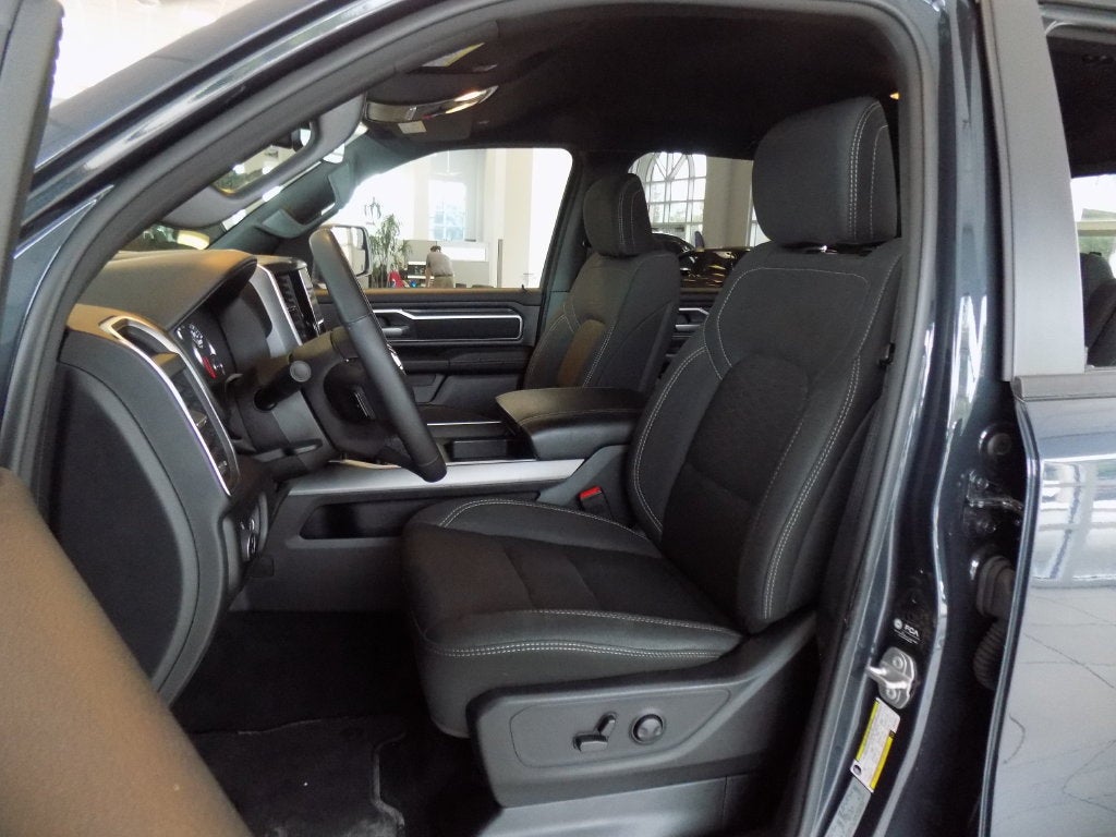 2025 RAM 1500 Big Horn Crew Cab 4x4 5'7' Box