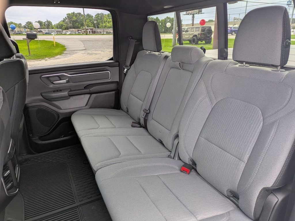 2022 RAM 1500 Big Horn Crew Cab 4x4 5'7' Box