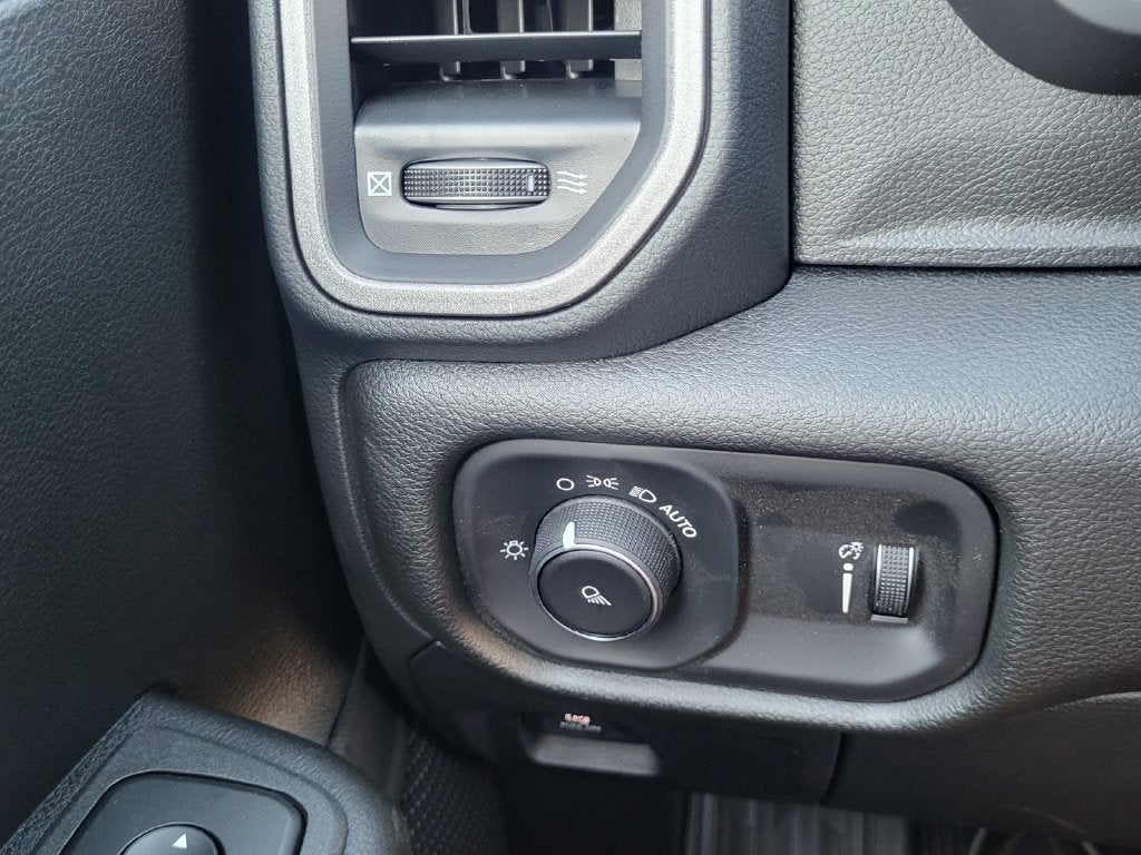 2026 RAM Ram 1500 RAM 1500 TRADESMAN CREW CAB 4X4 5'7' BOX