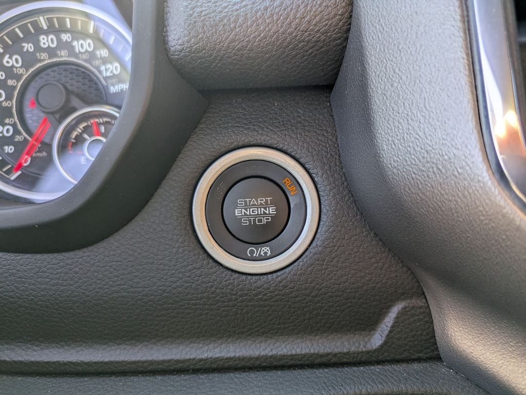 2024 RAM 1500 Laramie Crew Cab 4x4 5'7' Box