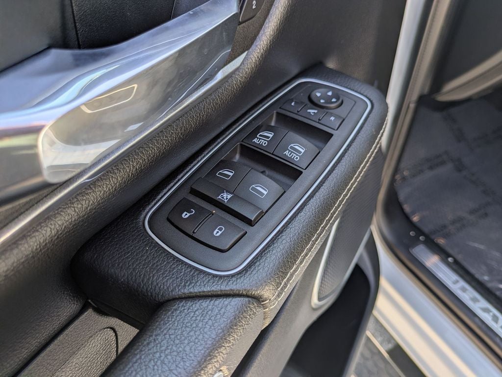 2022 RAM 1500 Laramie Crew Cab 4x4 5'7' Box