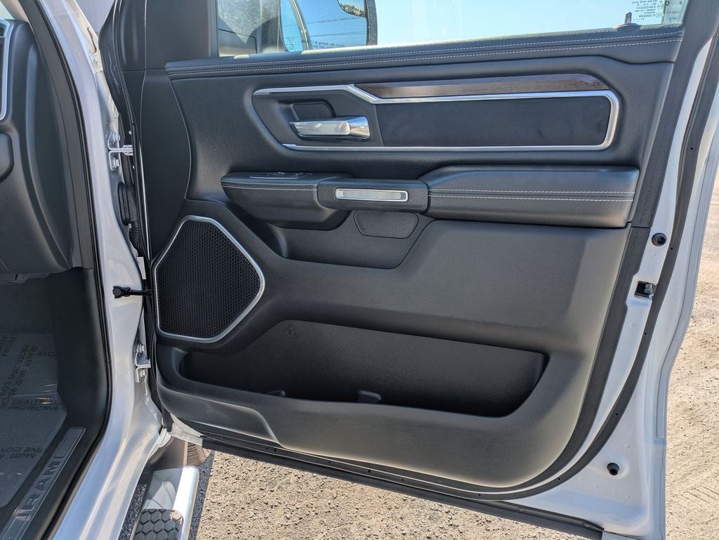 2022 RAM 1500 Laramie Crew Cab 4x4 5'7' Box