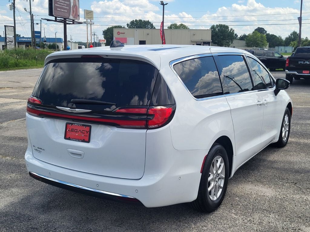 2025 Chrysler Pacifica Select