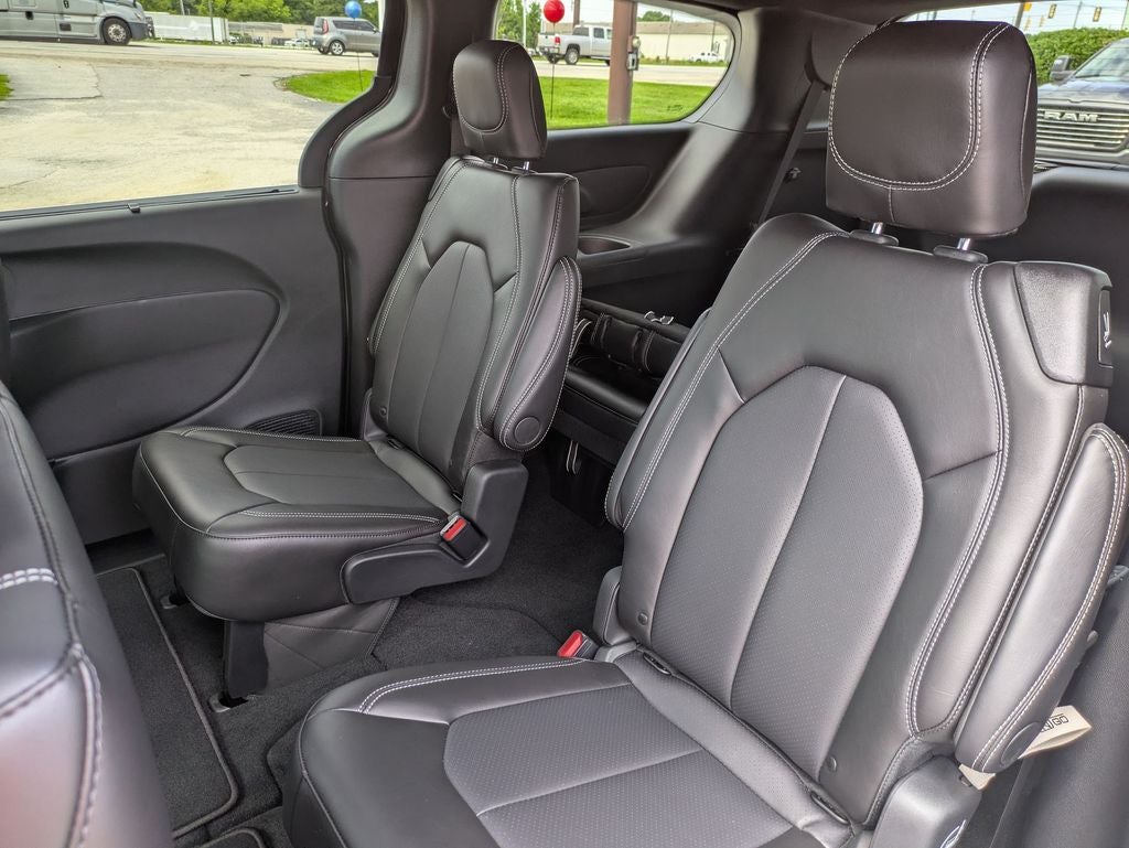 2027 Chrysler Pacifica PACIFICA SELECT