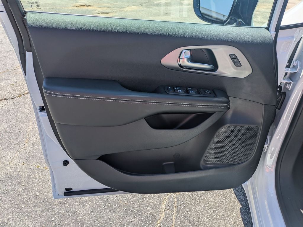 2027 Chrysler Pacifica PACIFICA SELECT