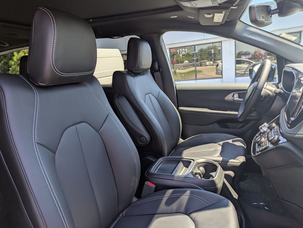2027 Chrysler Pacifica PACIFICA SELECT
