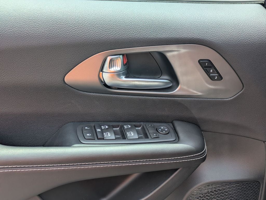 2027 Chrysler Pacifica PACIFICA SELECT